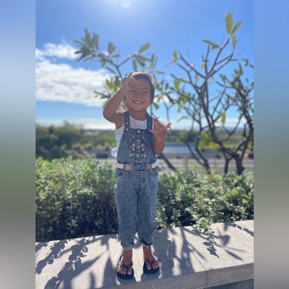 Aloha! Im your new POSH friend Bernadette, but YOU can call me BeHawaii๐ค๐๐ - Picture 14 of 17